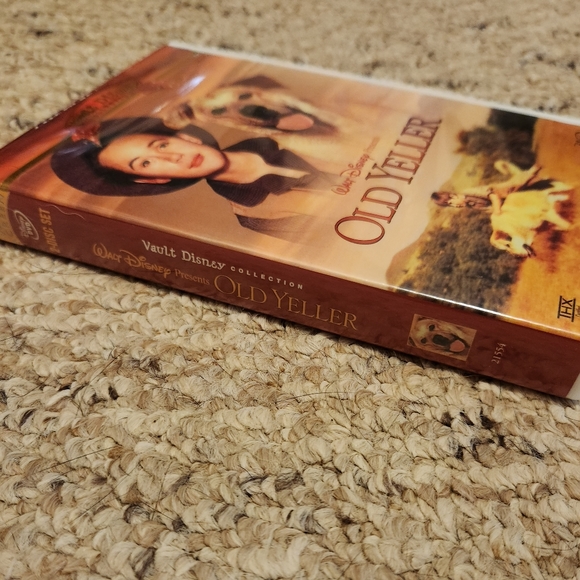 Old Yeller Vault Disney Collection 2 Disc DVD - Picture 9 of 12